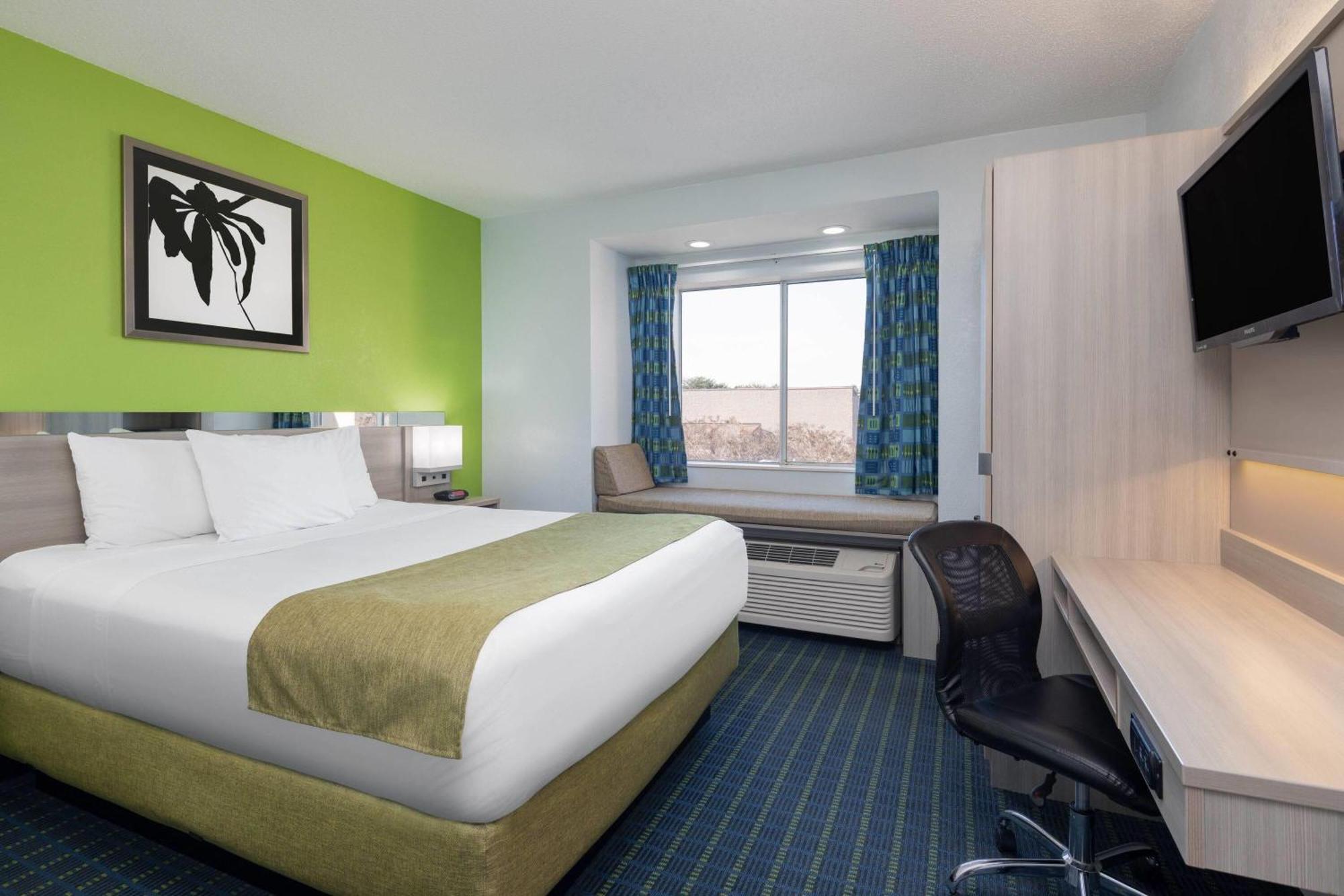 Microtel Inn By Wyndham Lake Norman Cornelius Exteriér fotografie